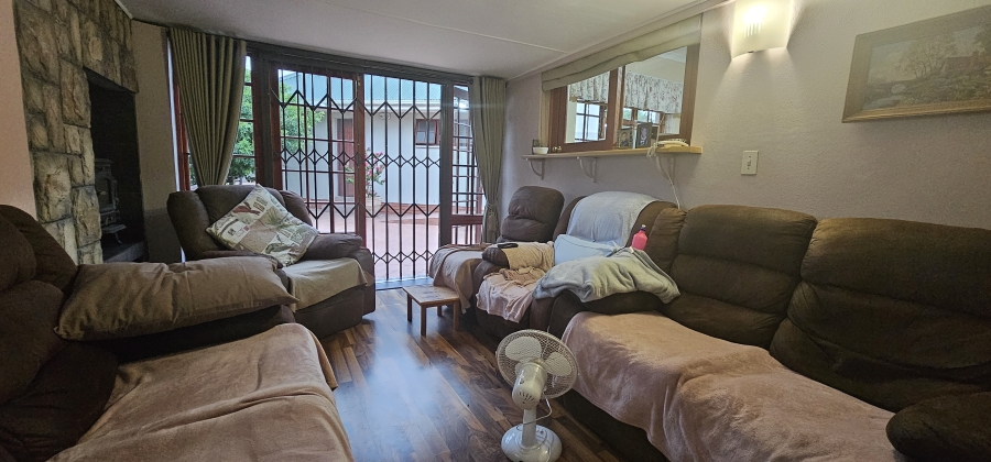 3 Bedroom Property for Sale in Middedorp Western Cape